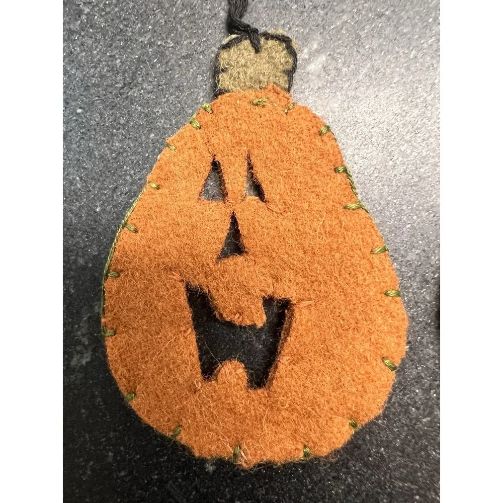 Six‎ Handmade Wool Jack-A-Lantern Pumpkin 🎃 Ornaments 2 Sizes Halloween